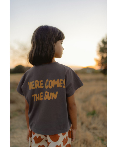 SUN IS OUT Cropped T-Shirt